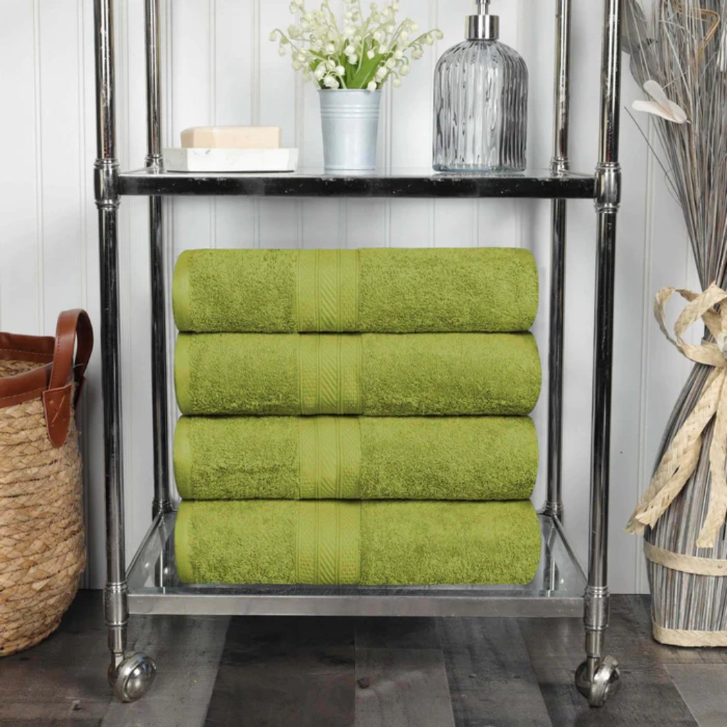 Plush absorbent heavyweight 4-piece bath towel set in green, made from thick 700 GSM cotton.